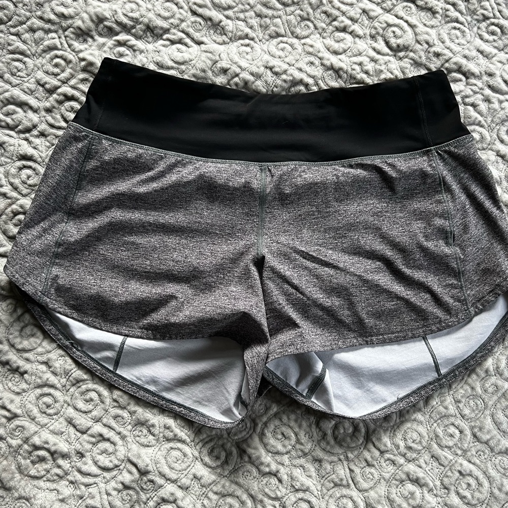 Lululemon Speed Up Mid Rise Short
4 inch seems - size 8